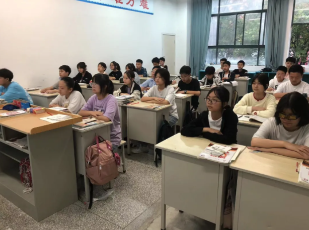 中学部 ｜ 洛阳复兴学校学习纪念“九一八”事变主题活动