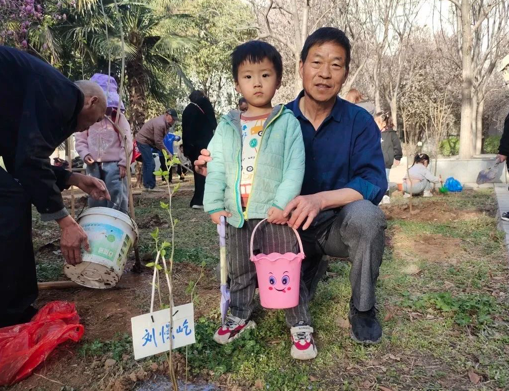 种一个梦想，在春天里成长——复兴幼儿园植树节活动